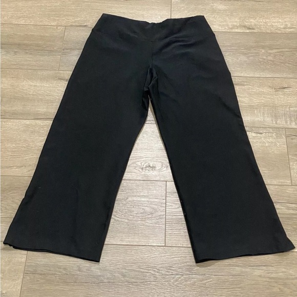 Nike Crop Flare Workout Yoga Athleisure Pants Small XS Black - Picture 4 of 8